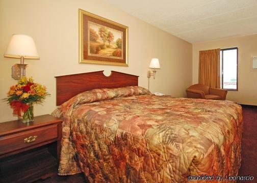 Rodeway Inn And Suites Newport News Exteriör bild