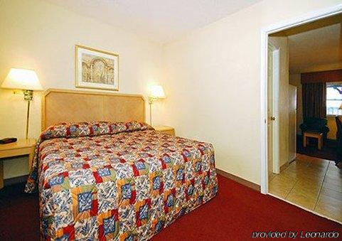 Rodeway Inn And Suites Newport News Rum bild