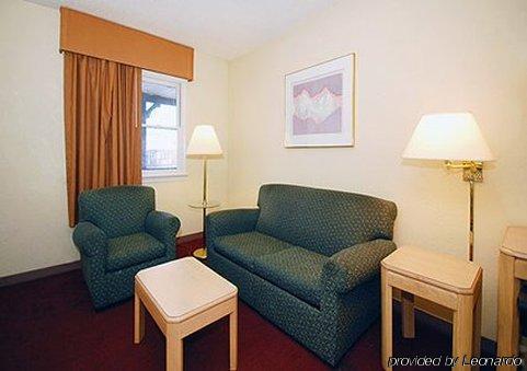 Rodeway Inn And Suites Newport News Rum bild