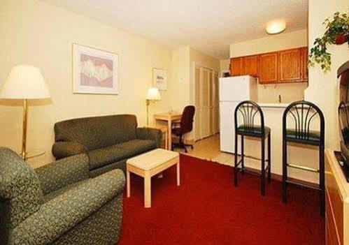 Rodeway Inn And Suites Newport News Rum bild